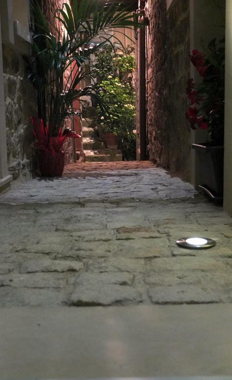 Notti O' Tunn Luxury Rooms In Centro Geraci Siculo Экстерьер фото