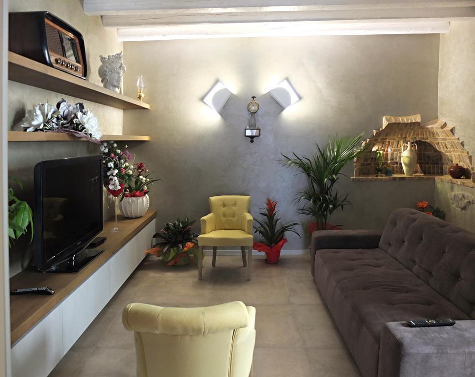 Notti O' Tunn Luxury Rooms In Centro Geraci Siculo Экстерьер фото