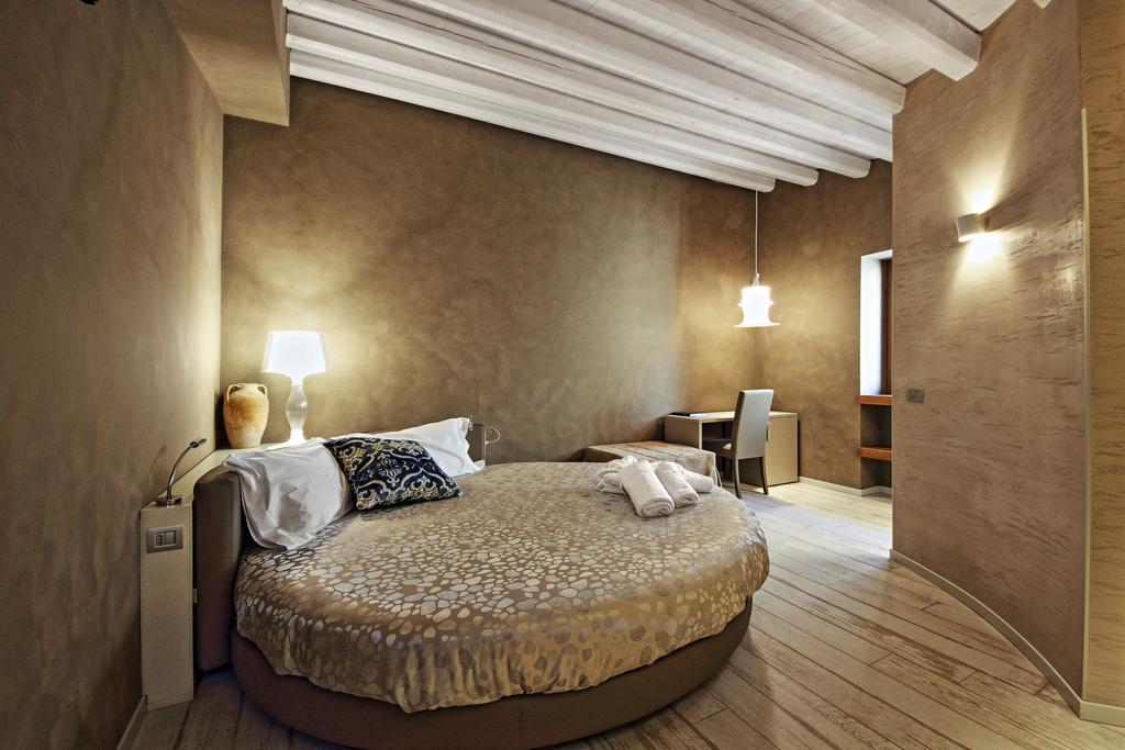 Notti O' Tunn Luxury Rooms In Centro Geraci Siculo Экстерьер фото